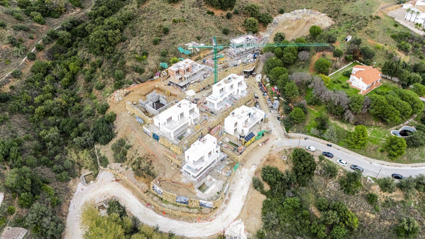 4 bedroom Villa for sale in Mijas with pool garage - € 1,975,000 (Ref: 9503601)