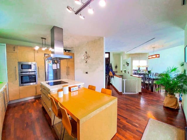 5 soverom Villa til salgs i Torreguadiaro, San Roque med svømmebasseng garasje - € 1 190 000 (Ref: 9507998)