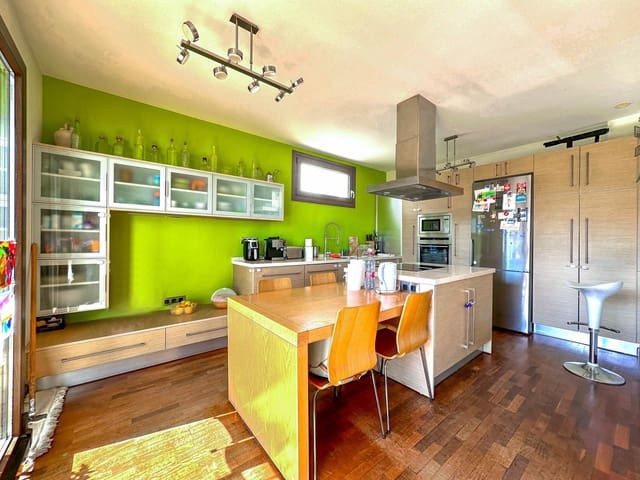 5 soverom Villa til salgs i Torreguadiaro, San Roque med svømmebasseng garasje - € 1 190 000 (Ref: 9507998)