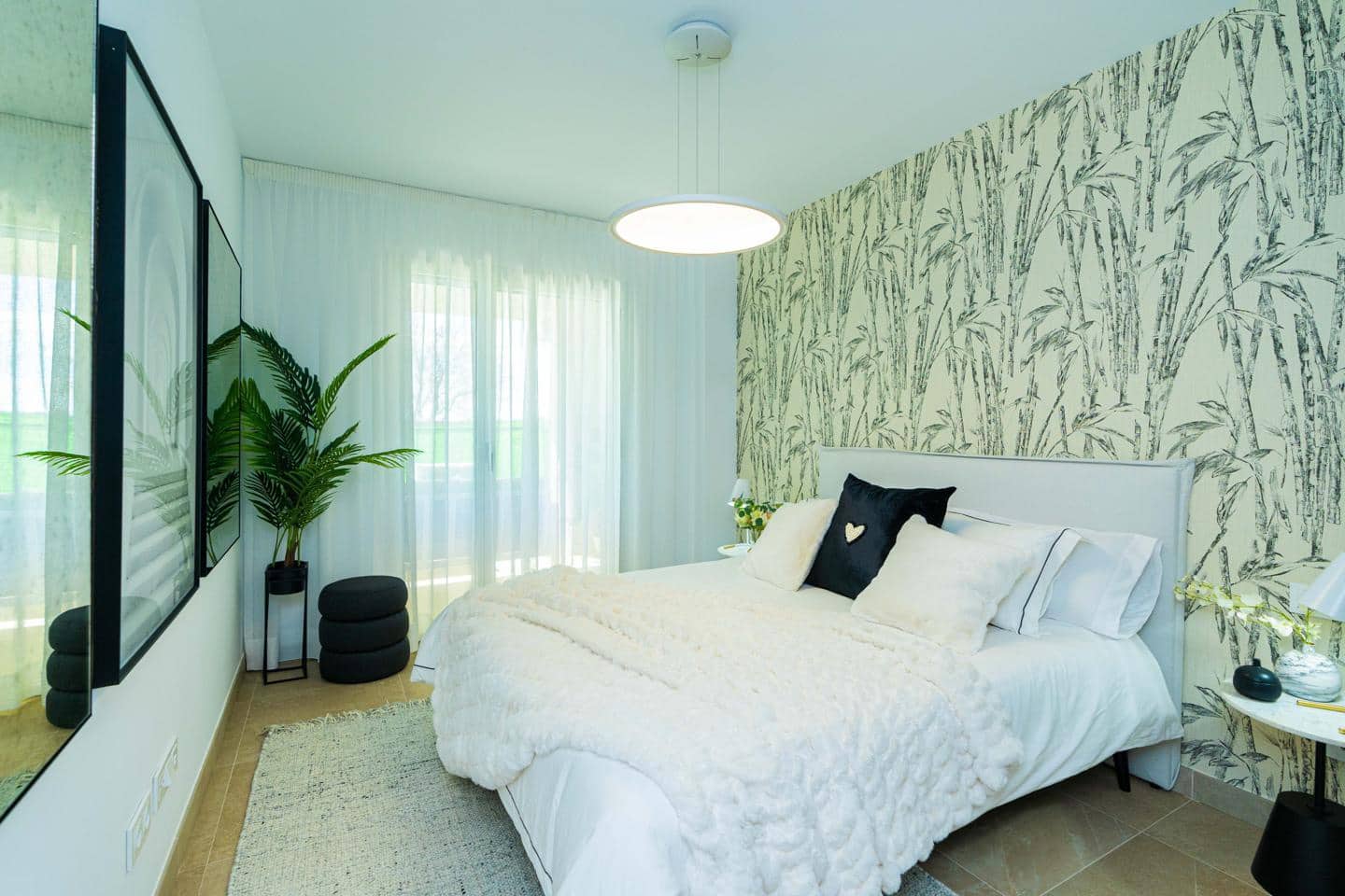 Piso de 2 habitaciones en Estepona en venta con piscina garaje - 430.000 € (Ref: 9507999)