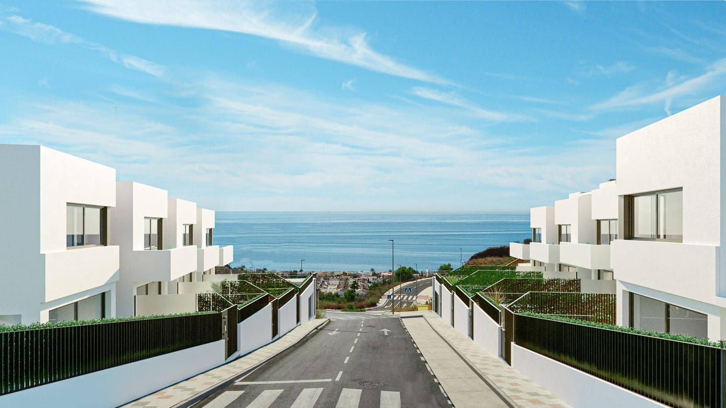 4 bedroom Villa for sale in Rincon de la Victoria with pool garage - € 695,000 (Ref: 9525516)