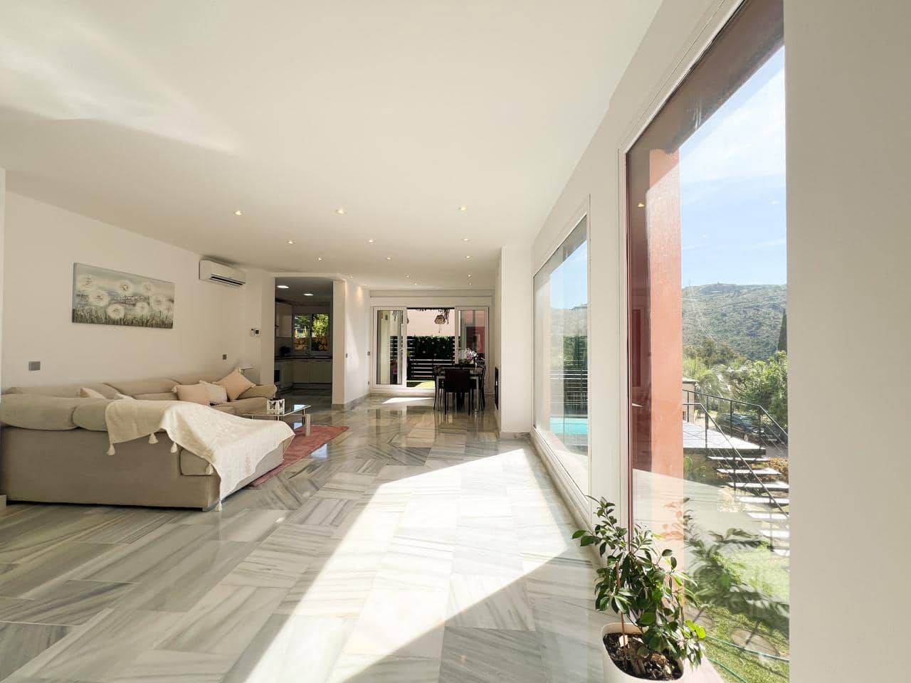 4 soveværelse Villa til salg i Benahavis med swimmingpool garage - € 679.000 (Ref: 9525517)