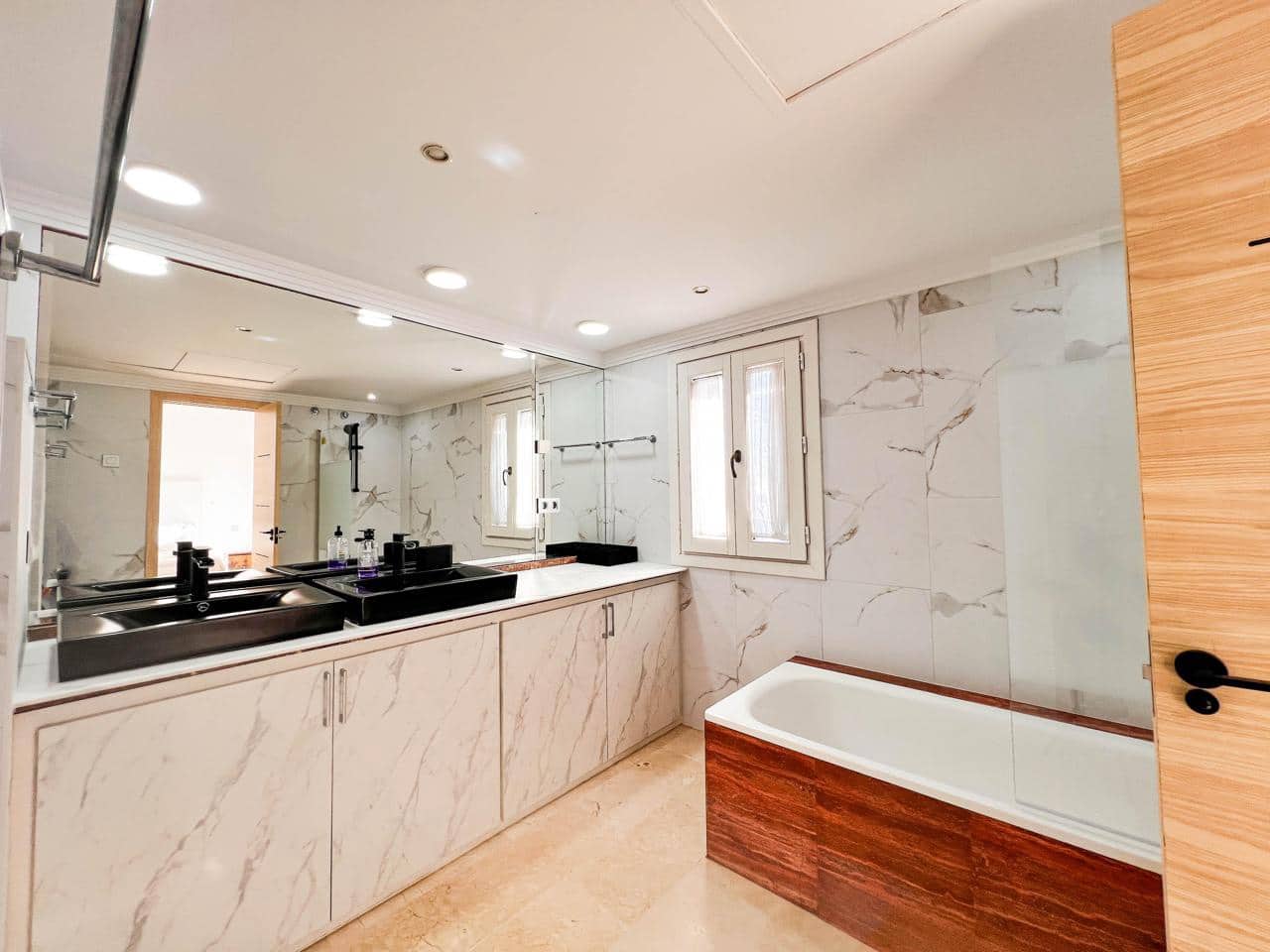 6 slaapkamer Villa te koop in Marbella met zwembad garage - € 1.600.000 (Ref: 9525944)