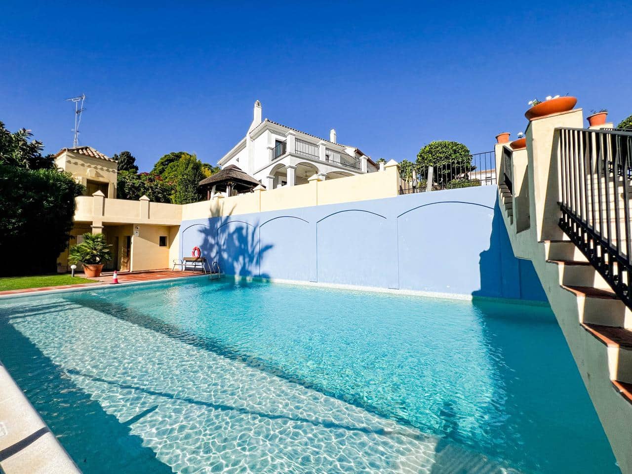 6 slaapkamer Villa te koop in Marbella met zwembad garage - € 1.600.000 (Ref: 9525944)