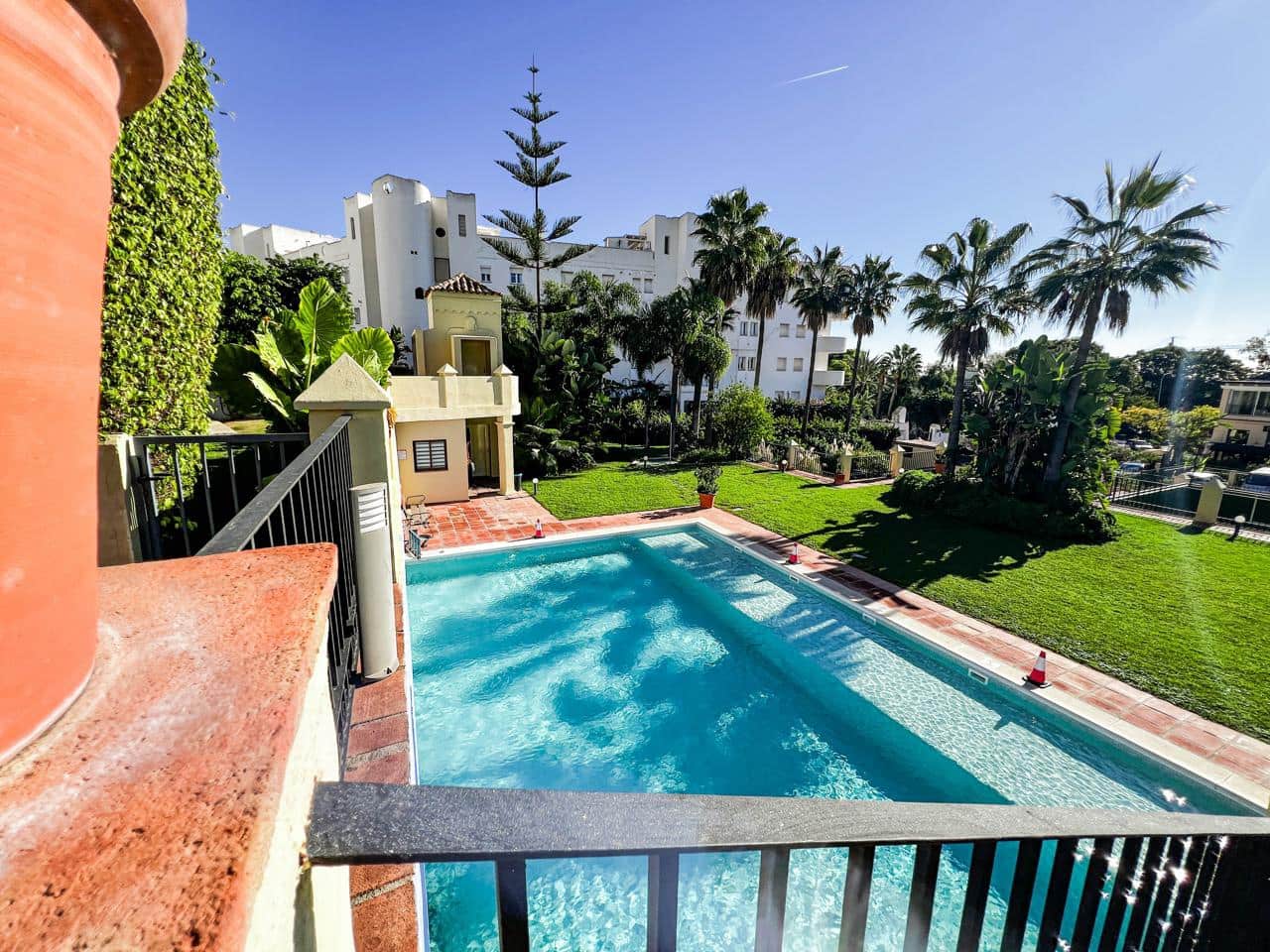 6 slaapkamer Villa te koop in Marbella met zwembad garage - € 1.600.000 (Ref: 9525944)