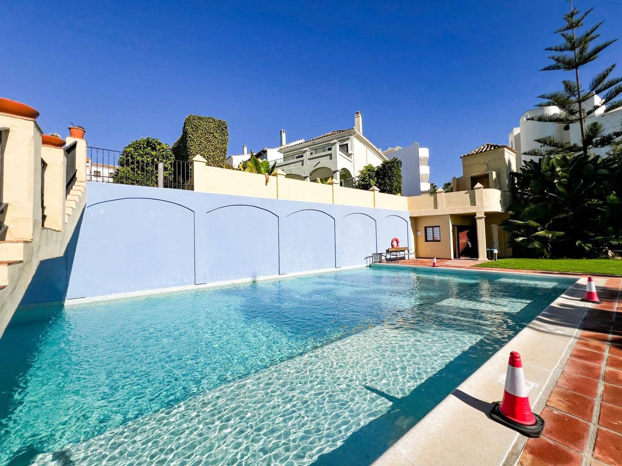 6 slaapkamer Villa te koop in Marbella met zwembad garage - € 1.600.000 (Ref: 9525944)