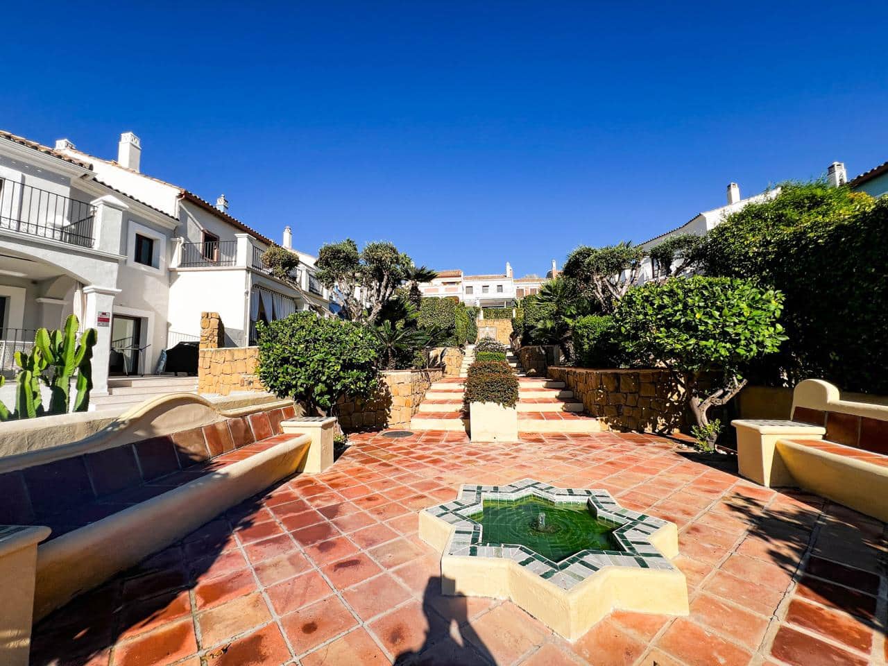 6 slaapkamer Villa te koop in Marbella met zwembad garage - € 1.600.000 (Ref: 9525944)