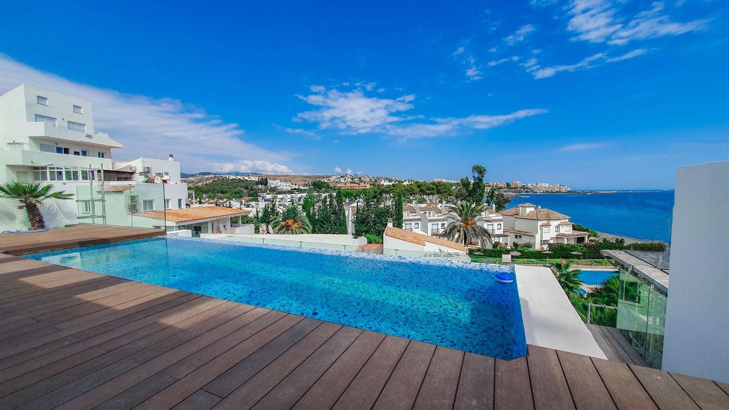 2 quarto Apartamento para venda em Estepona com garagem - 995 000 € (Ref: 9528017)