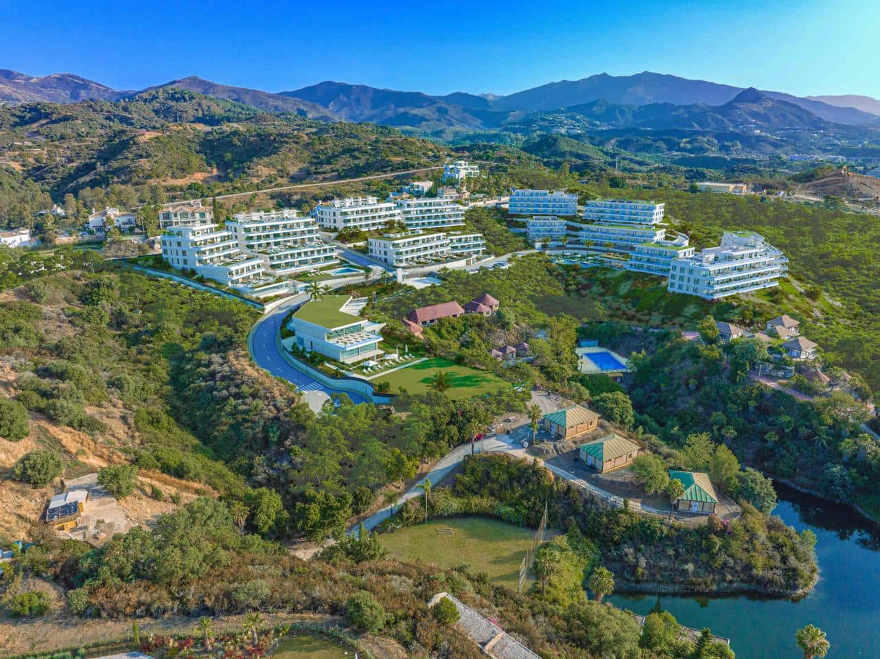 Piso de 3 habitaciones en Estepona en venta con piscina garaje - 772.000 € (Ref: 9529105)