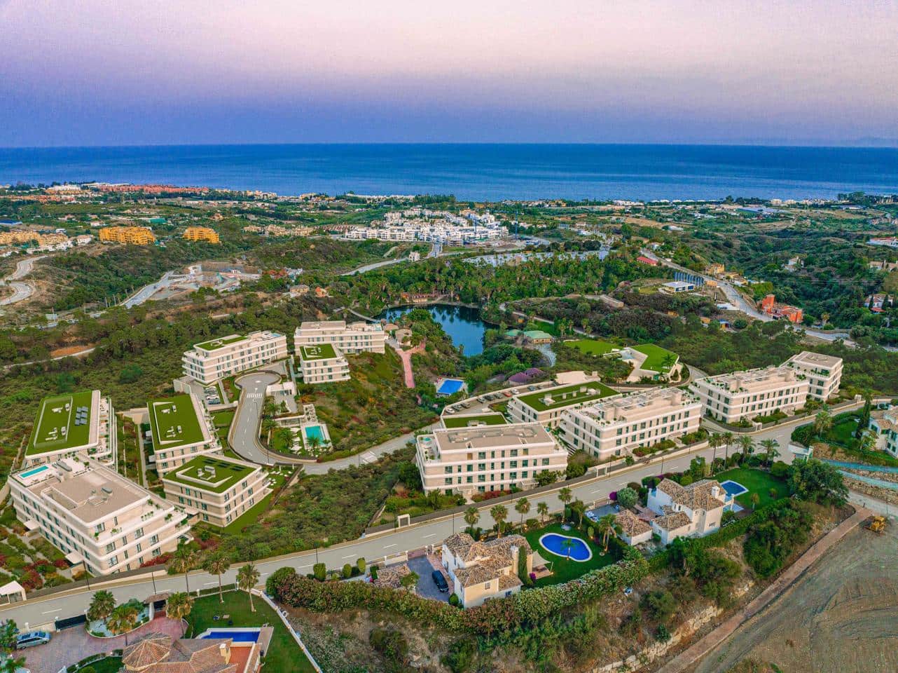 Piso de 3 habitaciones en Estepona en venta con piscina garaje - 772.000 € (Ref: 9529105)