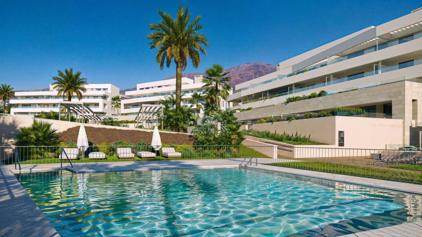 2 bedroom Flat for sale in Estepona with pool garage - € 430,000 (Ref: 9534881)