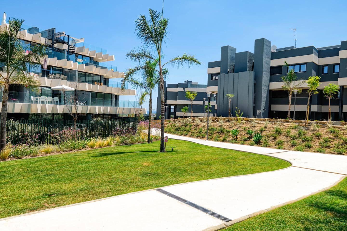 3 quarto Apartamento para venda em New Golden Mile com piscina garagem - 530 000 € (Ref: 9535220)