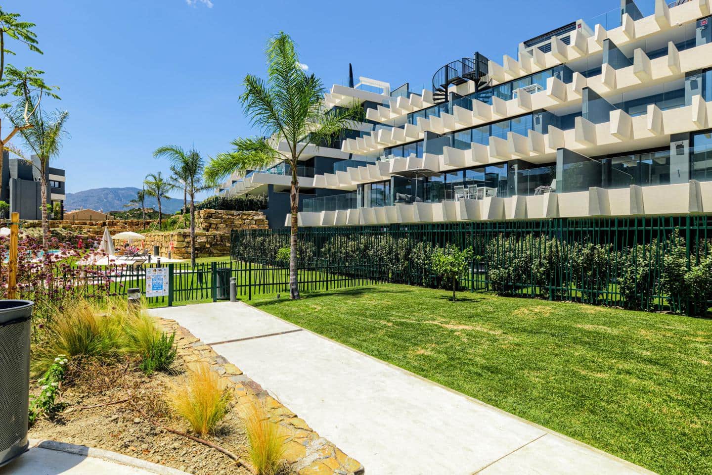 3 quarto Apartamento para venda em New Golden Mile com piscina garagem - 530 000 € (Ref: 9535220)