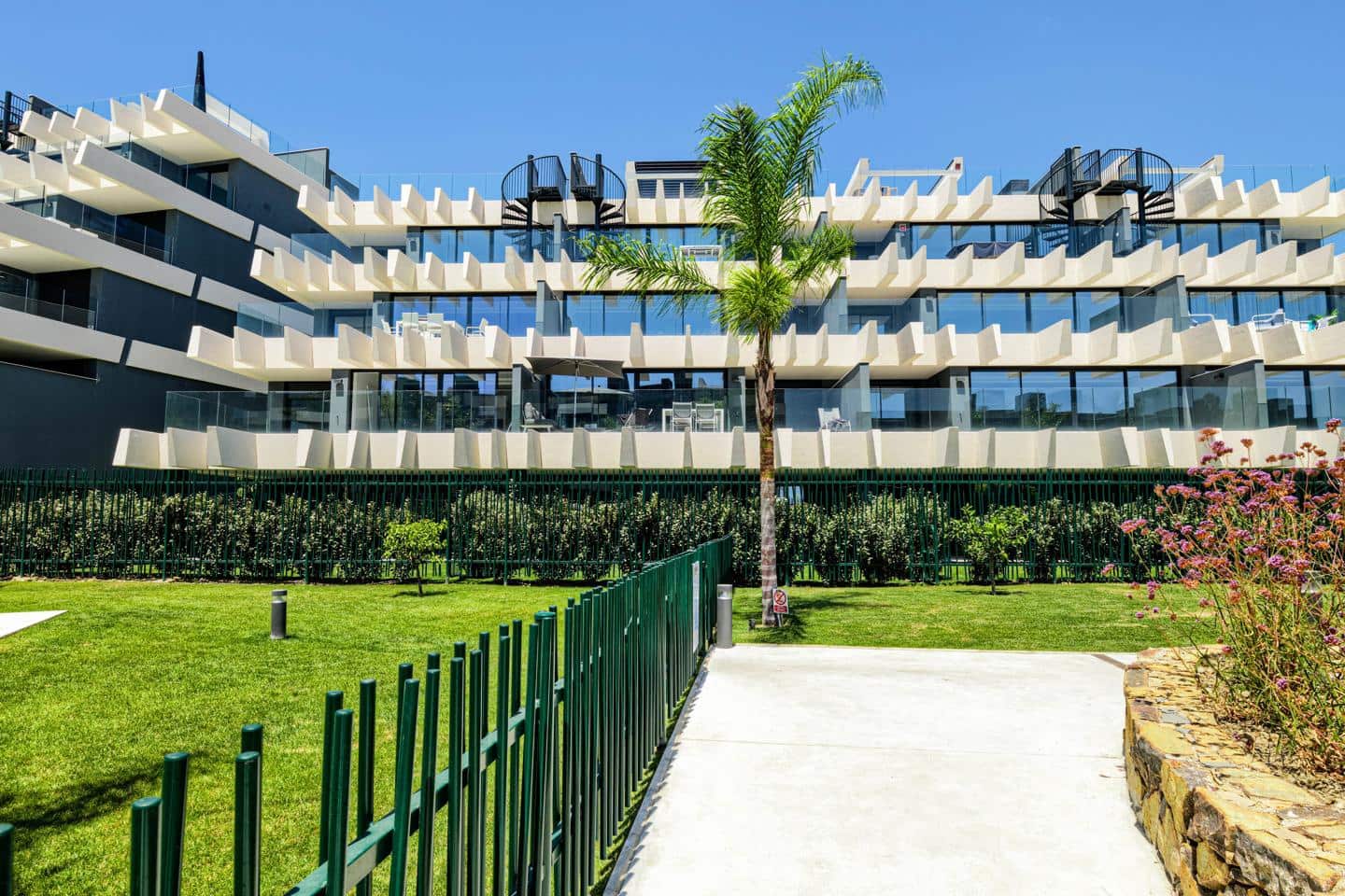 3 quarto Apartamento para venda em New Golden Mile com piscina garagem - 530 000 € (Ref: 9535220)