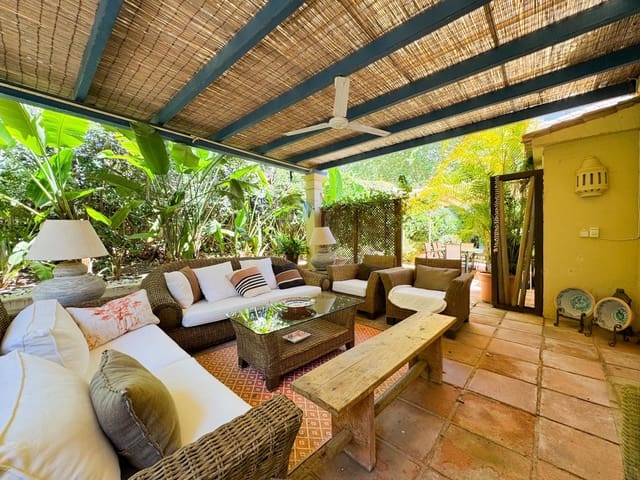 Chalet de 5 habitaciones en Sotogrande Alto, San Roque en venta con piscina garaje - 995.000 € (Ref: 9535224)