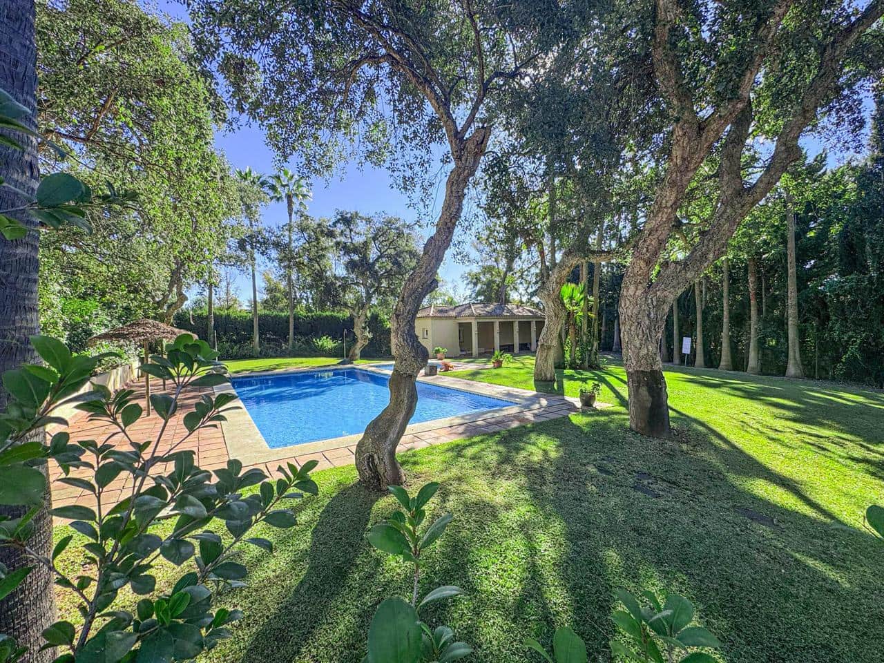 Chalet de 5 habitaciones en Sotogrande en venta con piscina garaje - 995.000 € (Ref: 9535224)