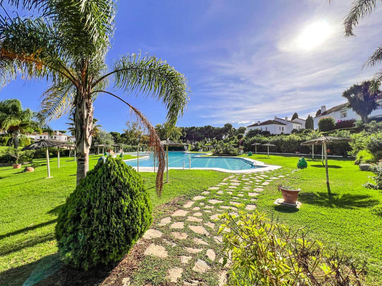 2 slaapkamer Flat te koop in Atalaya-Isdabe met zwembad garage - € 590.000 (Ref: 9539499)