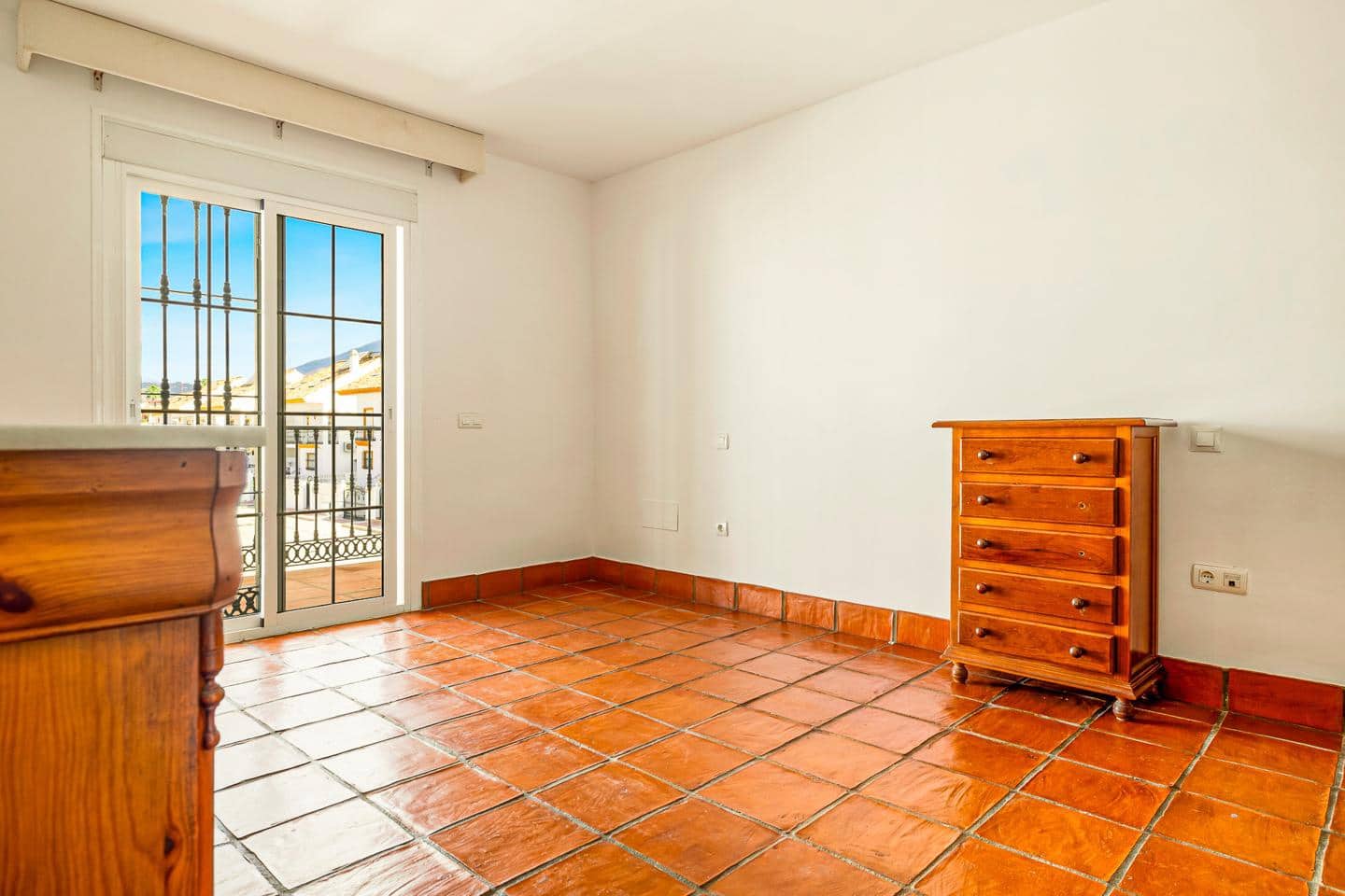 4 slaapkamer Villa te koop in Marbella met zwembad garage - € 949.000 (Ref: 9542589)