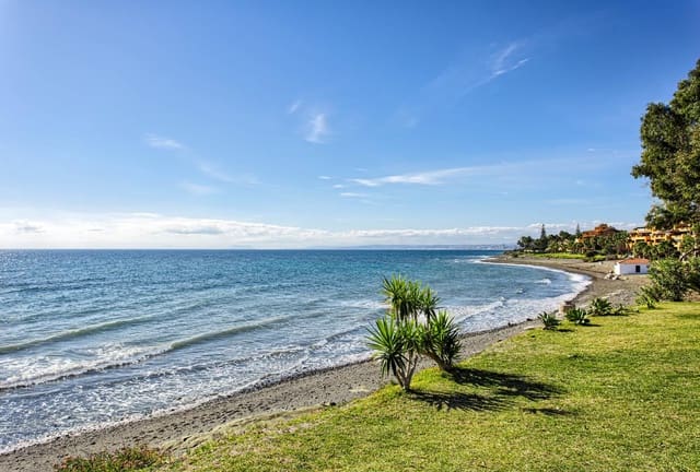 2 chambre Appartement à vendre à Punta Plata, Estepona avec piscine garage - 595 000 € (Ref: 9542591)