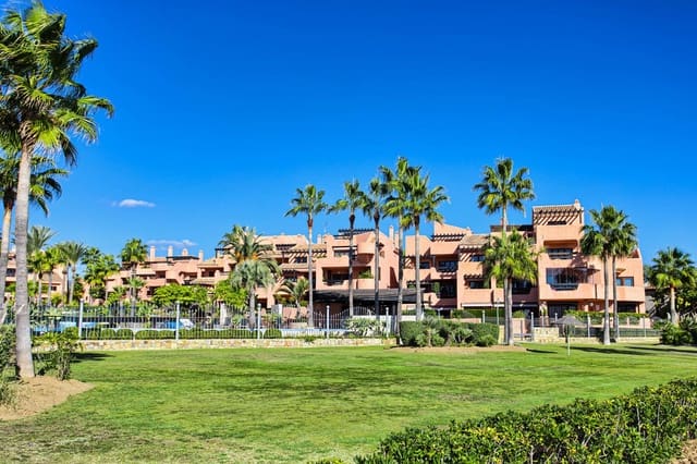 2 chambre Appartement à vendre à Punta Plata, Estepona avec piscine garage - 595 000 € (Ref: 9542591)