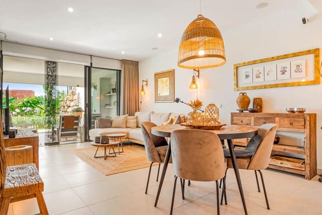 Piso de 2 habitaciones en Estepona Golf, Estepona en venta con piscina garaje - 495.000 € (Ref: 9542592)