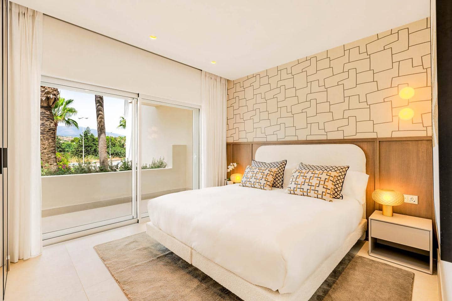 Piso de 3 habitaciones en Estepona en venta con piscina garaje - 1.995.000 € (Ref: 9542593)