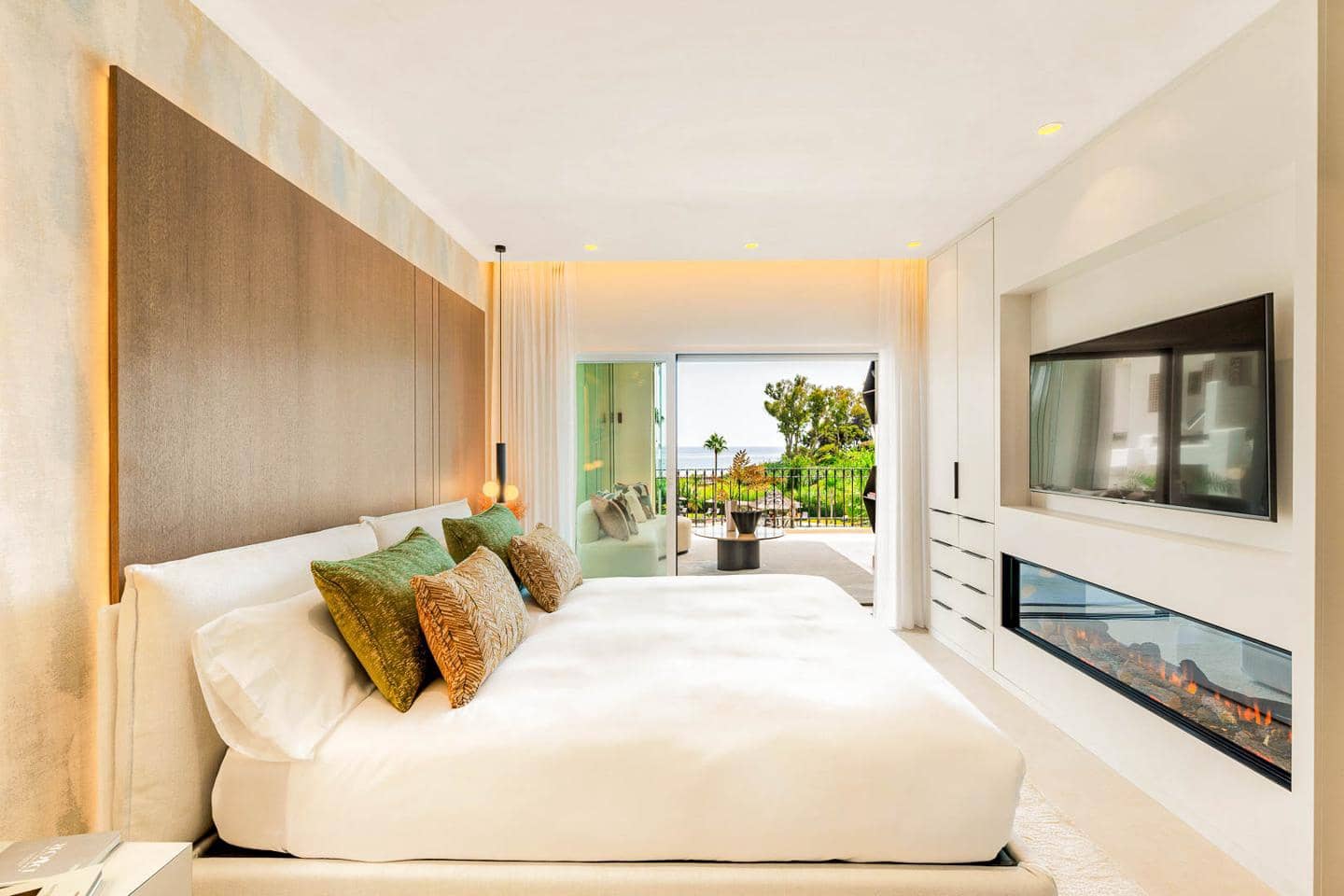 Piso de 3 habitaciones en Estepona en venta con piscina garaje - 1.995.000 € (Ref: 9542593)