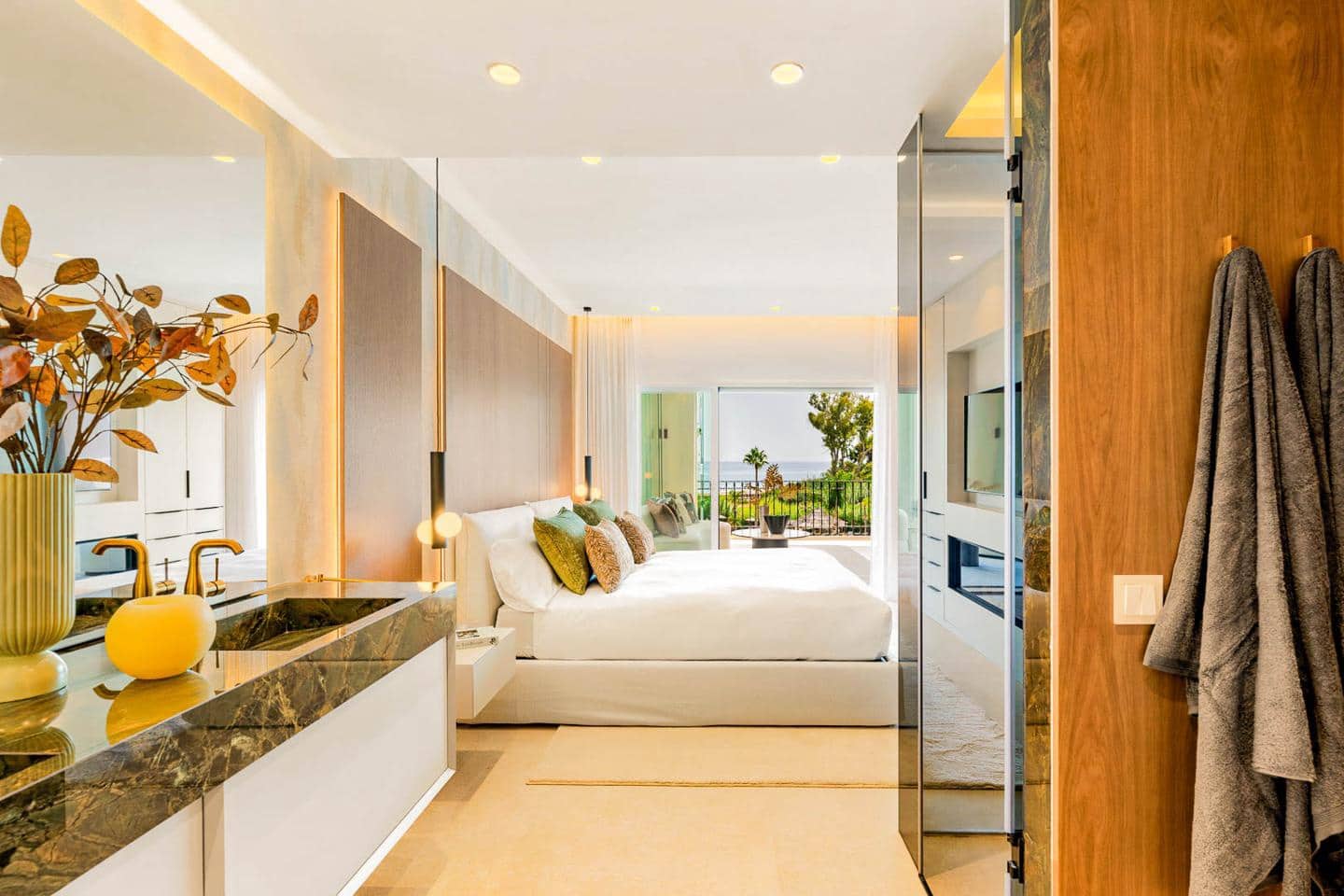 Piso de 3 habitaciones en Estepona en venta con piscina garaje - 1.995.000 € (Ref: 9542593)