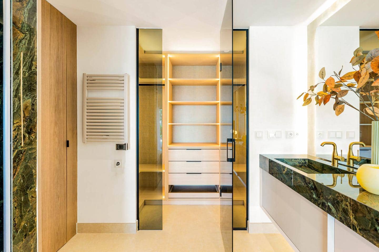 Piso de 3 habitaciones en Estepona en venta con piscina garaje - 1.995.000 € (Ref: 9542593)