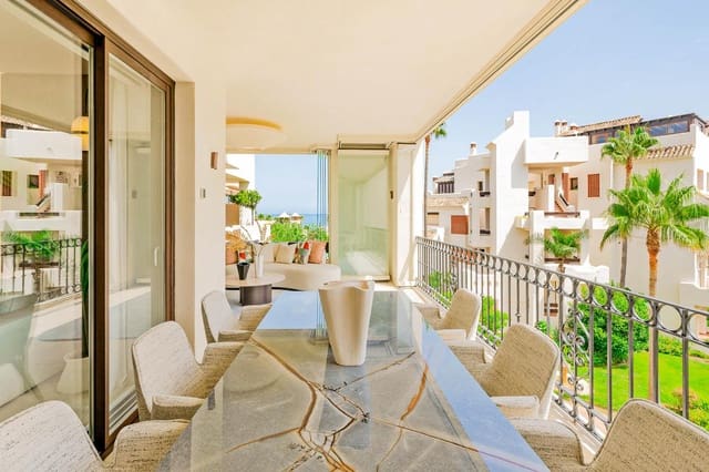 Piso de 3 habitaciones en El Velerín, Estepona en venta con piscina garaje - 1.995.000 € (Ref: 9542593)