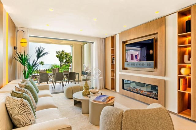 Piso de 3 habitaciones en El Velerín, Estepona en venta con piscina garaje - 1.995.000 € (Ref: 9542593)