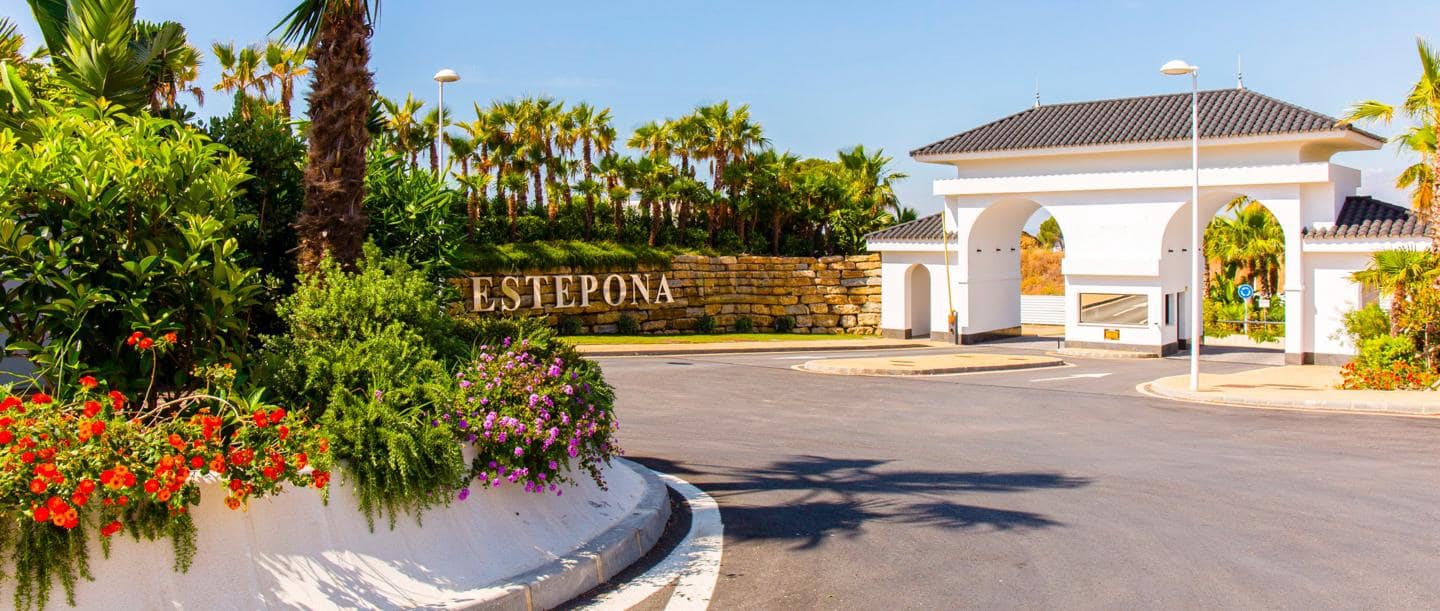 2 bedroom Flat for sale in Estepona with pool garage - € 871,442 (Ref: 9572269)