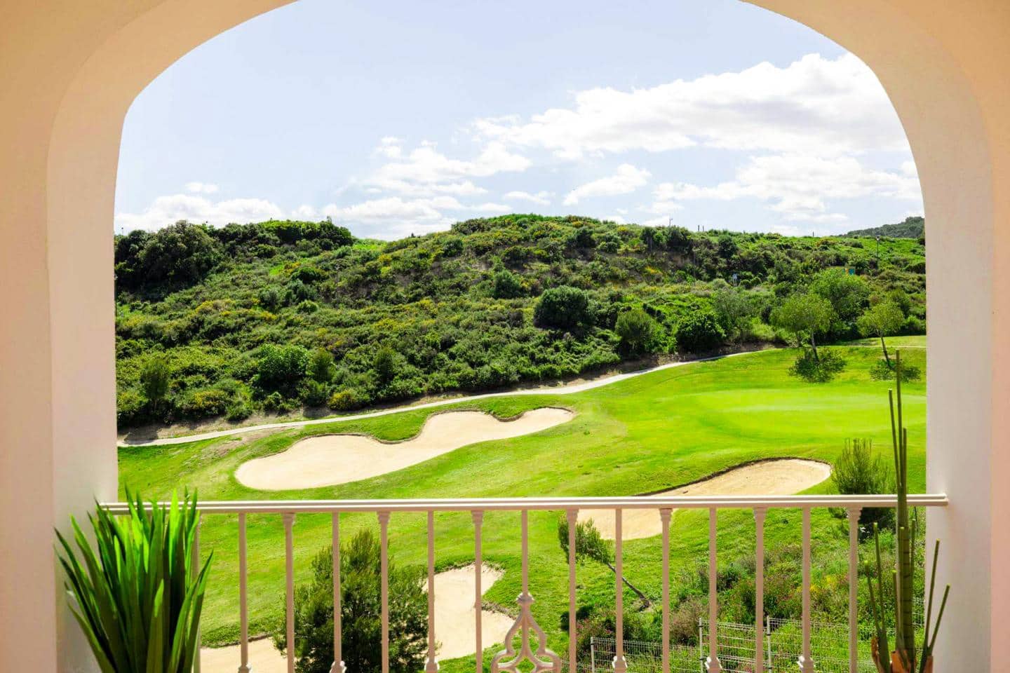 3 makuuhuone Huvila myytävänä paikassa Estepona mukana uima-altaan 
autotalli - 556 225 € (Ref: 9581211)