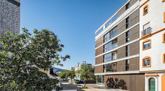 2 makuuhuone Asunto myytävänä paikassa Puerto de Estepona, Estepona mukana 
autotalli - 699 000 € (Ref: 9592013)