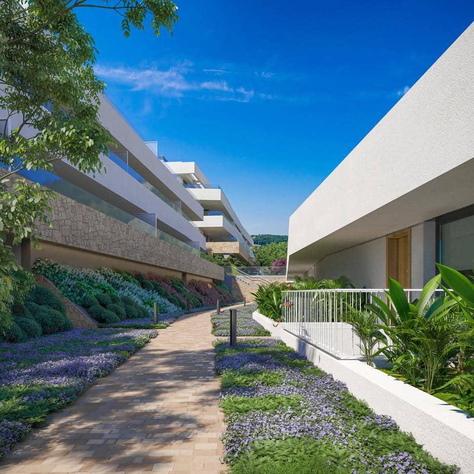 Piso de 2 habitaciones en Estepona en venta con piscina garaje - 645.000 € (Ref: 9598445)