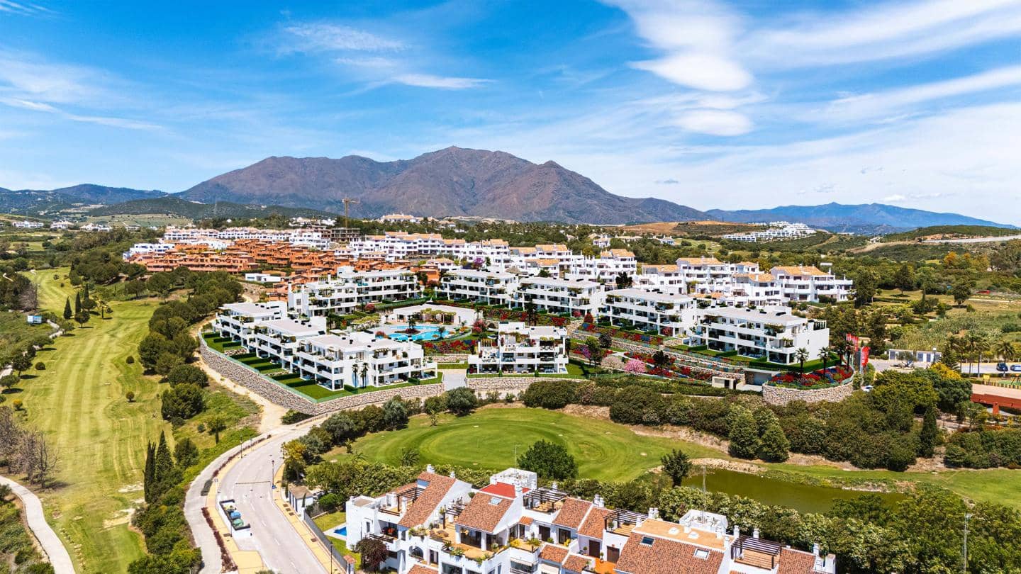 Piso de 2 habitaciones en Casares en venta con piscina garaje - 464.000 € (Ref: 9614283)