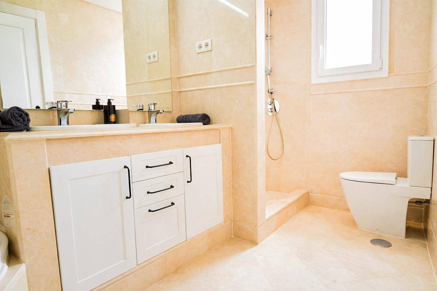 2 Zimmer Wohnung zu verkaufen in Nueva Andalucia mit Pool Garage - 475.000 € (Ref: 9618538)