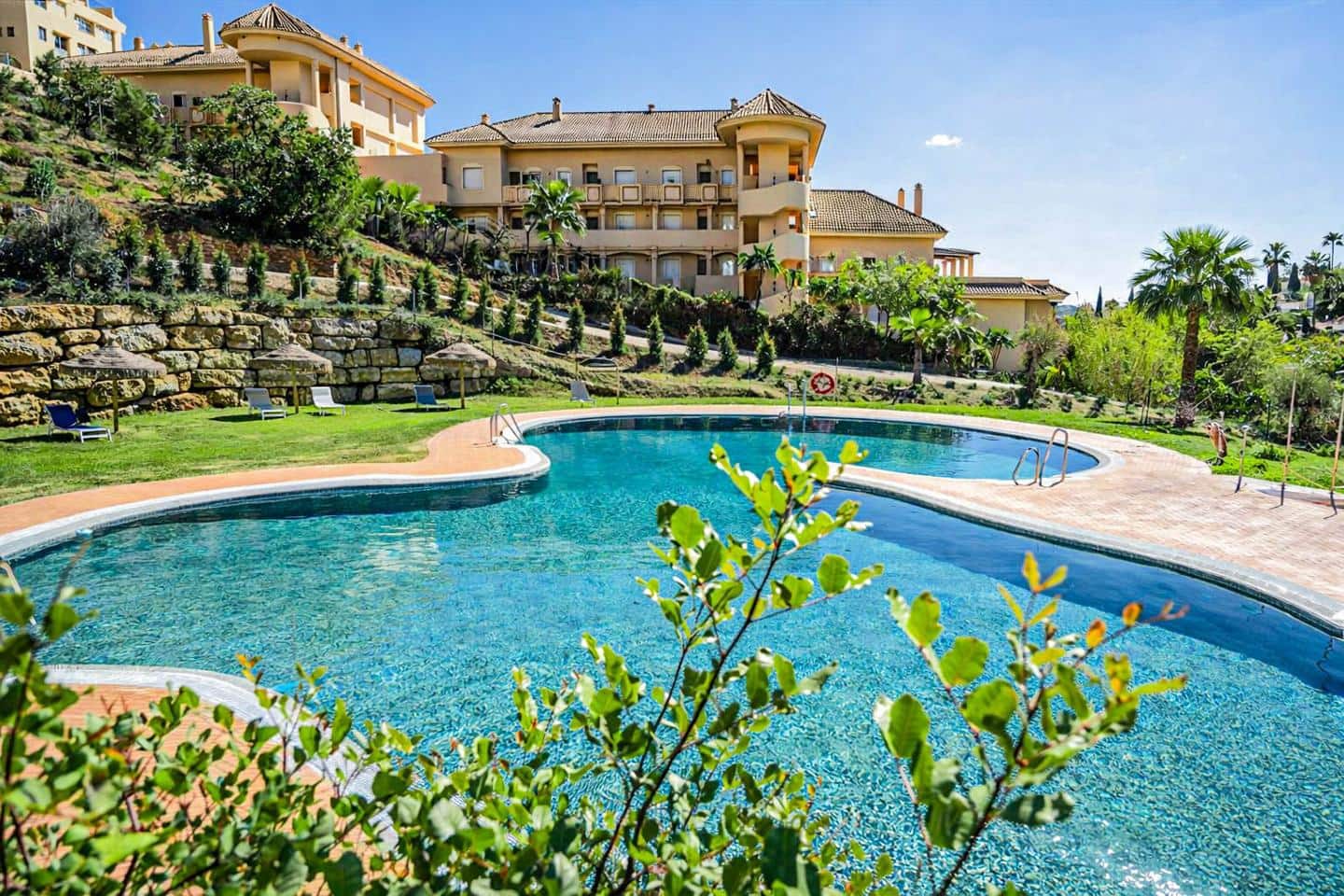 2 Zimmer Wohnung zu verkaufen in Nueva Andalucia mit Pool Garage - 475.000 € (Ref: 9618538)