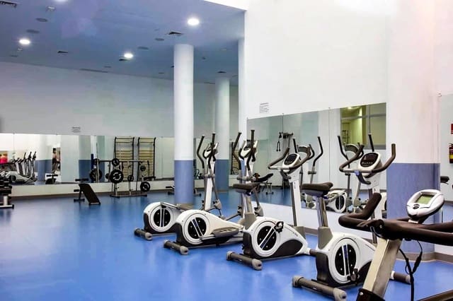 2 Zimmer Wohnung zu verkaufen in Estepona mit Pool Garage - 630.000 € (Ref: 9618781)