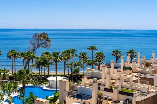 2 bedroom Flat for sale in Los Llanos, Estepona with pool garage - € 630,000 (Ref: 9618781)