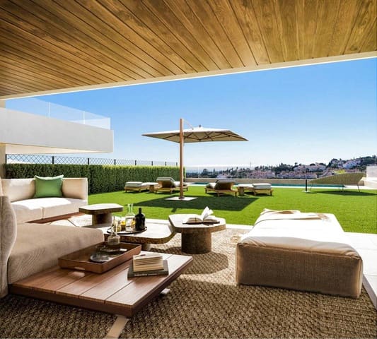 Piso de 2 habitaciones en El Paraiso, Estepona en venta con piscina garaje - 655.000 € (Ref: 9631528)