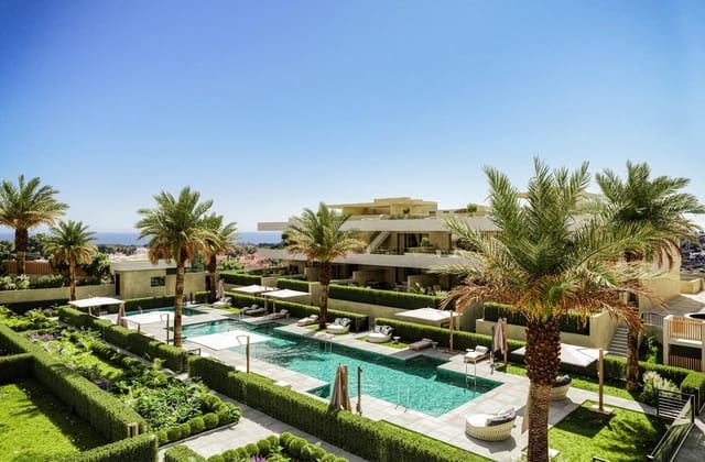 Piso de 2 habitaciones en El Paraiso, Estepona en venta con piscina garaje - 655.000 € (Ref: 9631528)