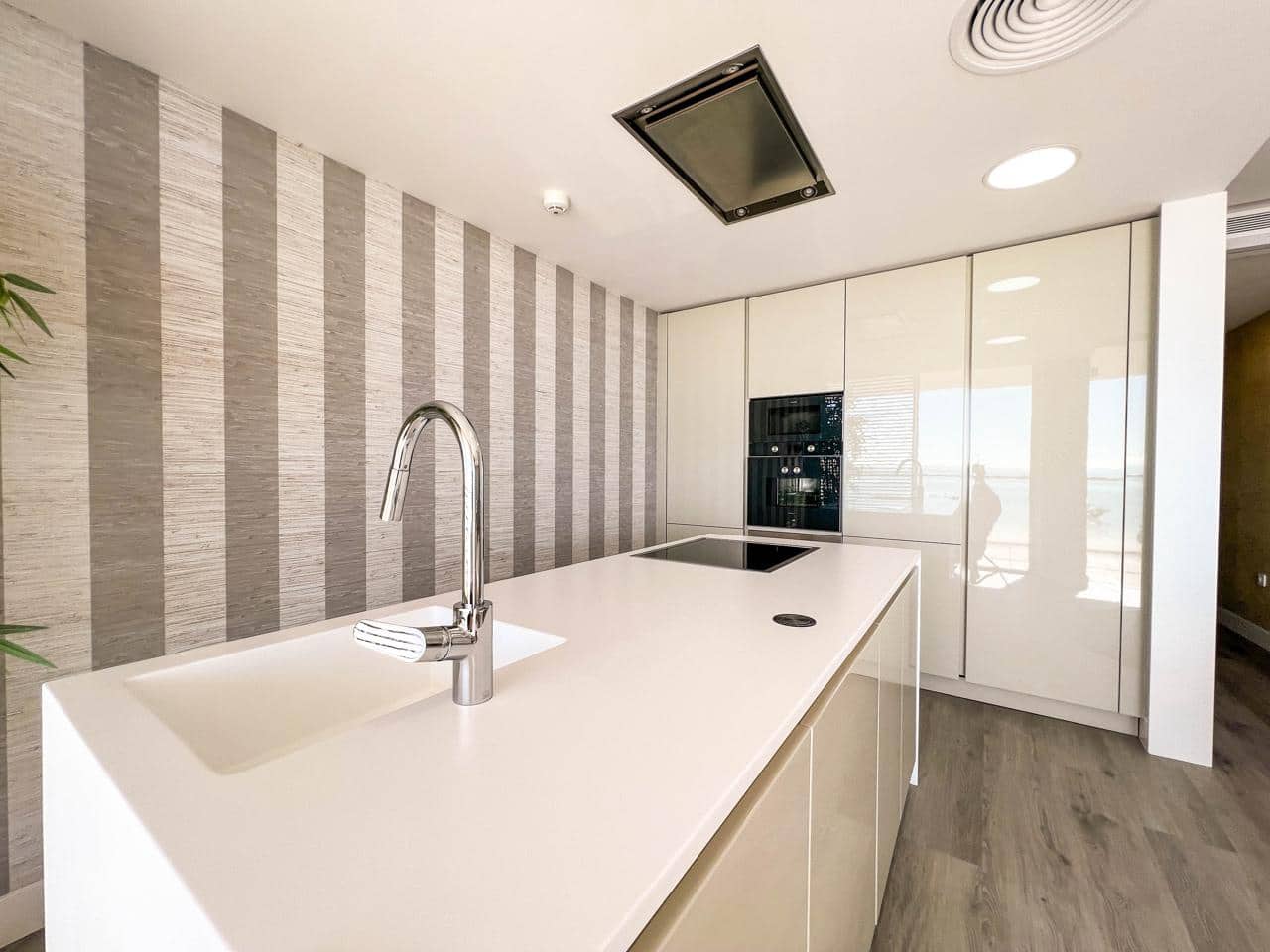 3 Zimmer Wohnung zu verkaufen in Estepona mit Pool Garage - 1.400.000 € (Ref: 9636122)