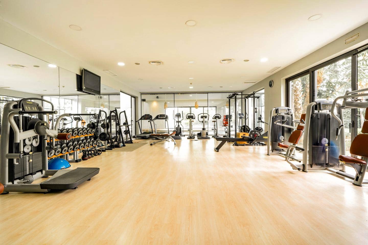 5 sovrum Villa till salu i El Paraiso med pool garage - 1 950 000 € (Ref: 9636123)