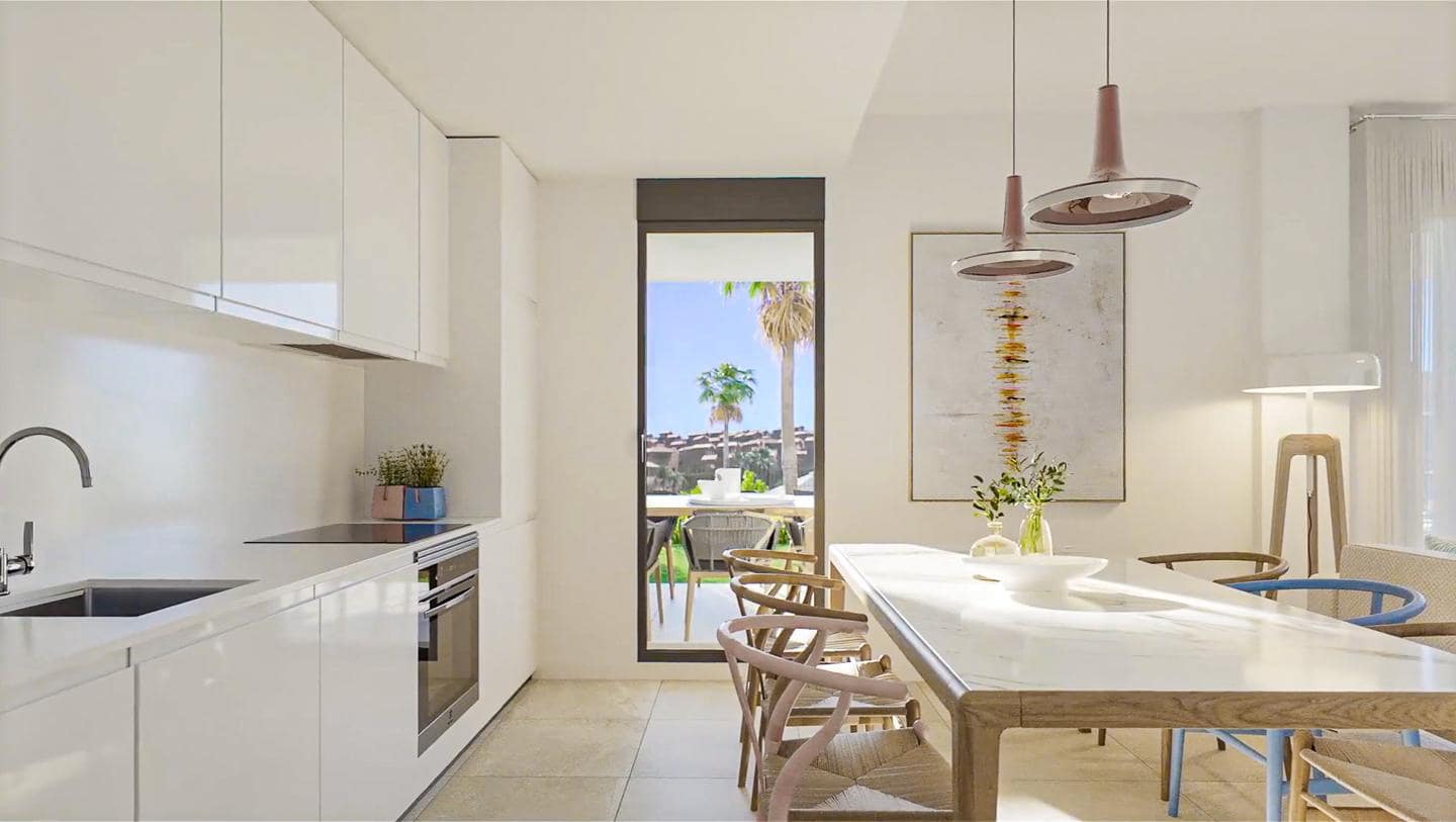 Piso de 2 habitaciones en Estepona en venta con piscina garaje - 420.000 € (Ref: 9642173)