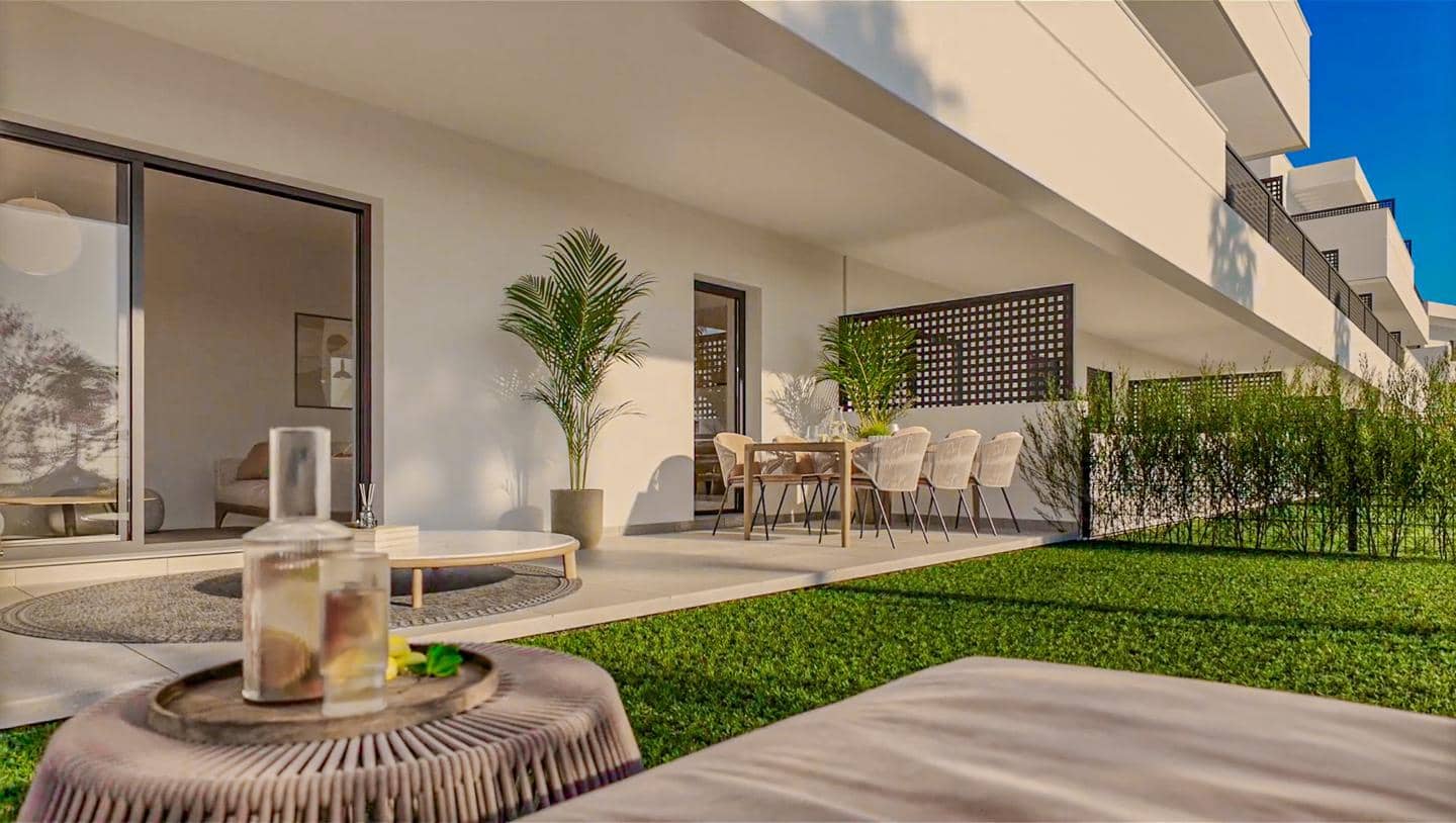 Piso de 2 habitaciones en Estepona en venta con piscina garaje - 420.000 € (Ref: 9642173)