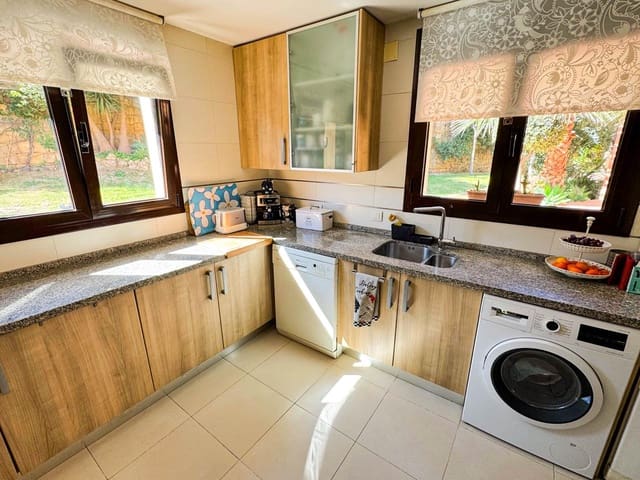 4 Zimmer Villa zu verkaufen in Estepona Golf, Estepona mit Pool Garage - 665.000 € (Ref: 9645885)