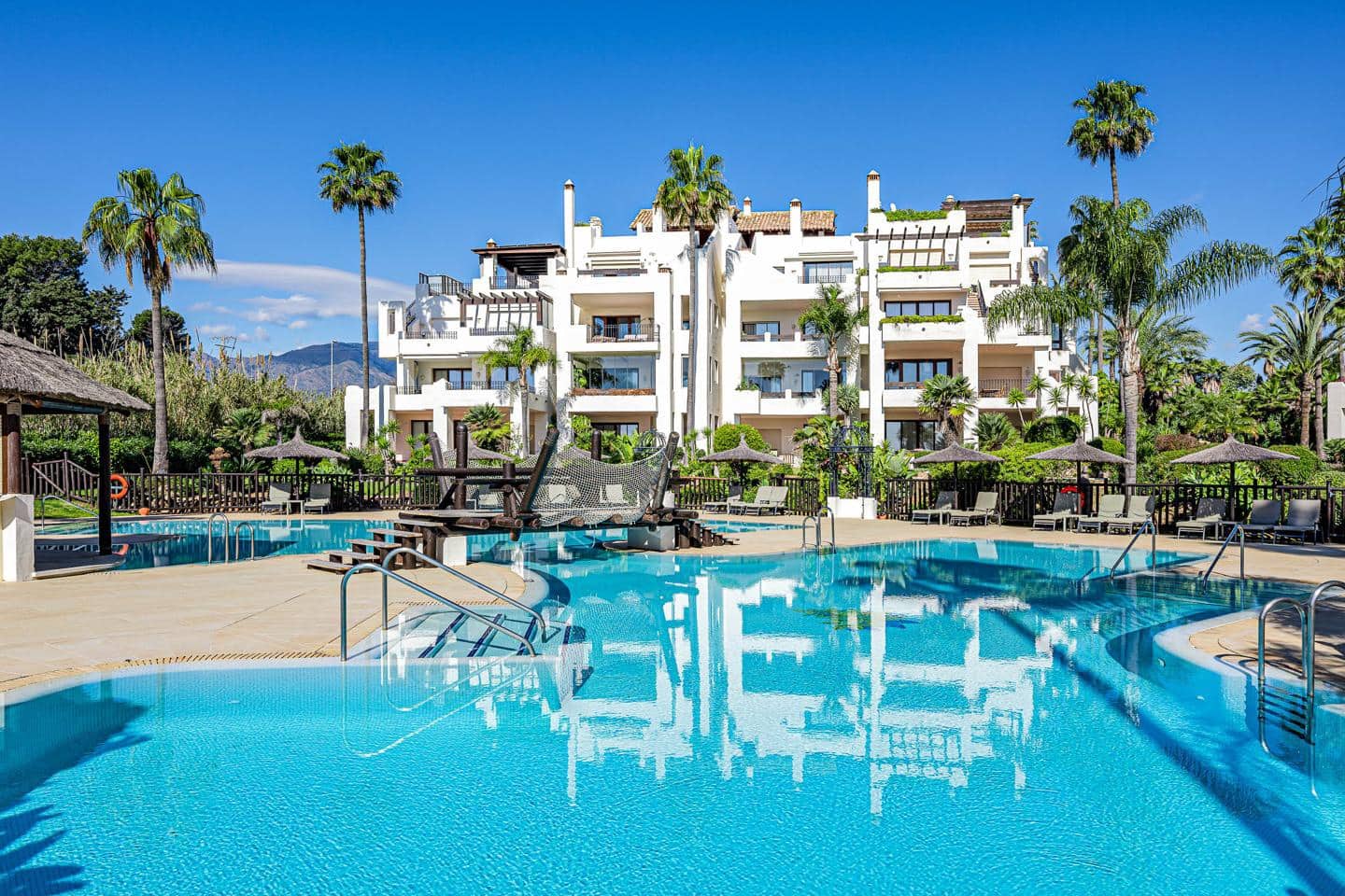 3 camera da letto Appartamento in vendita in New Golden Mile con piscina garage - 1.995.000 € (Rif: 9653123)