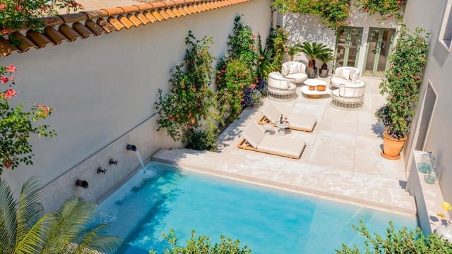 3 makuuhuone Asunto myytävänä paikassa Puerto de Estepona, Estepona mukana 
autotalli - 895 000 € (Ref: 9656851)