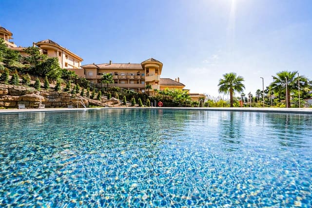 2 sovrum Lägenhet till salu i Los Naranjos, Marbella med pool garage - 486 000 € (Ref: 9665341)